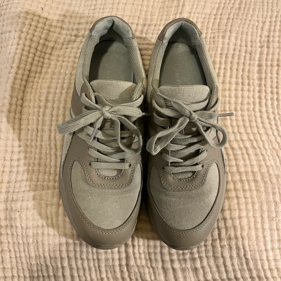 SOLD O by Everlane Sneakers in Grey - Picture 6 of 7